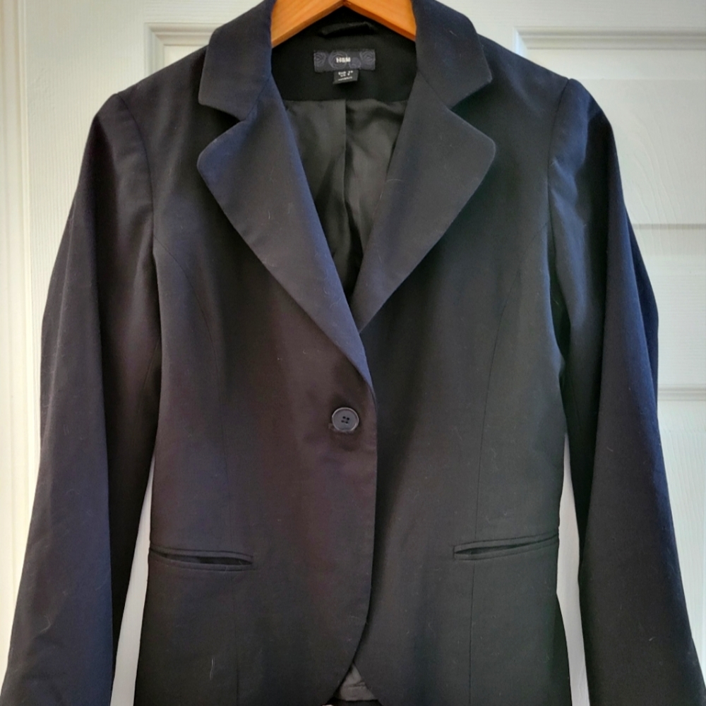 H & M Black Short cropped Blazer Size size 8